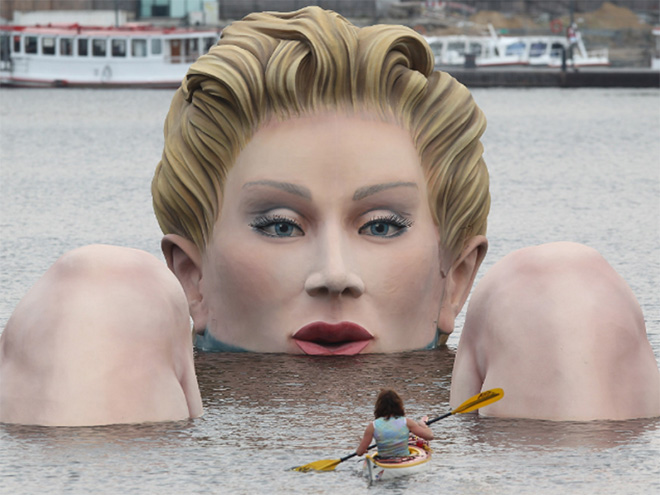 The Bather - Oliver Voss, Hamburg The Bather - Oliver Voss, Hamburg